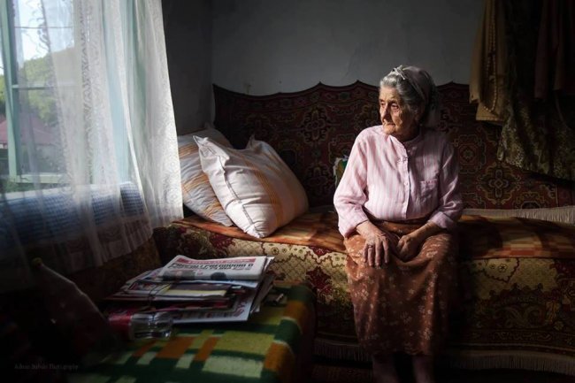 Koga to čekaš, majko?